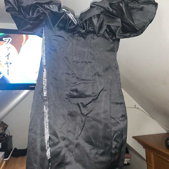 PRETTYLITTLETHING Black Dress - Picture 4 of 4